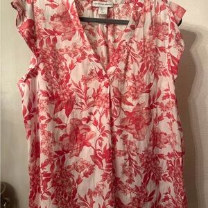 cupcakes & cashmere Coral-Pink Floral V-Neck Cap Sleeve Blouse